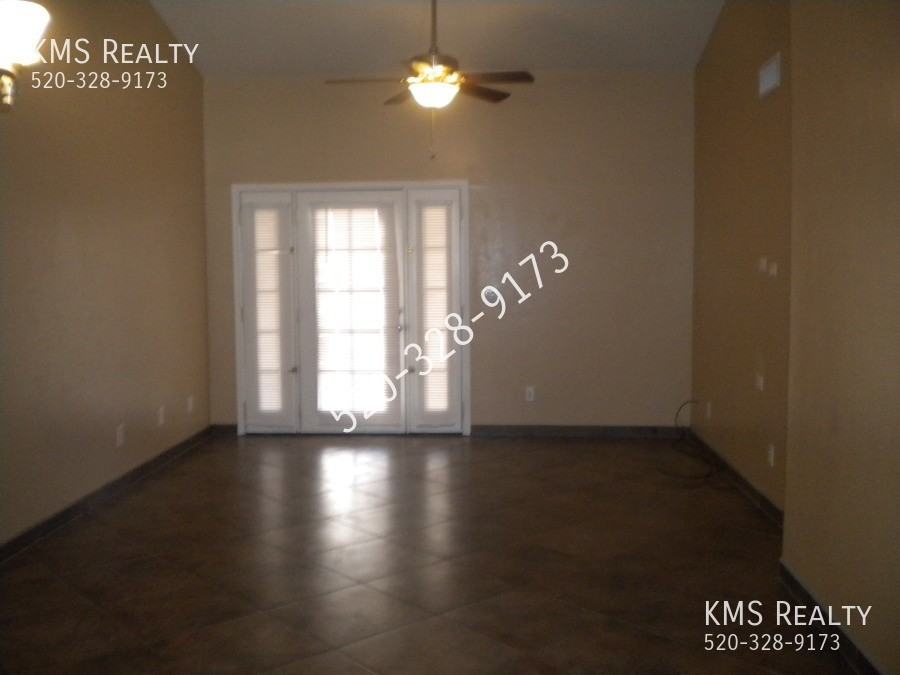 2515 S Timberline Ave - Photo 5 of 38