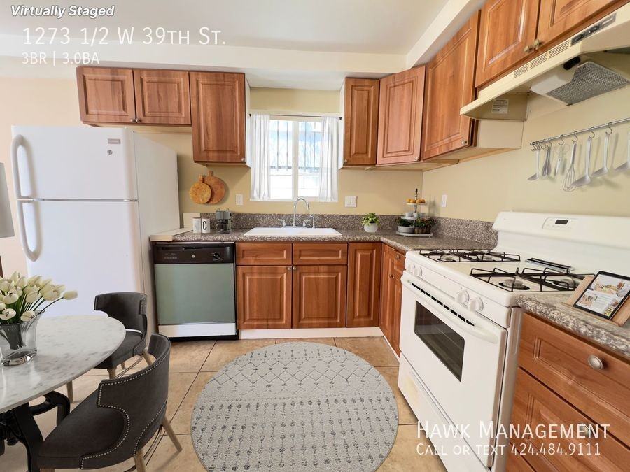 1273 1/2 W 39th St - Photo 2 of 17