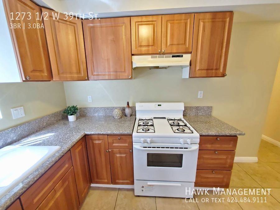 1273 1/2 W 39th St - Photo 7 of 17