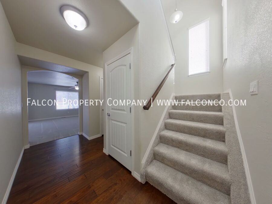 12004 Eagle Crest Ct - Photo 2 of 25