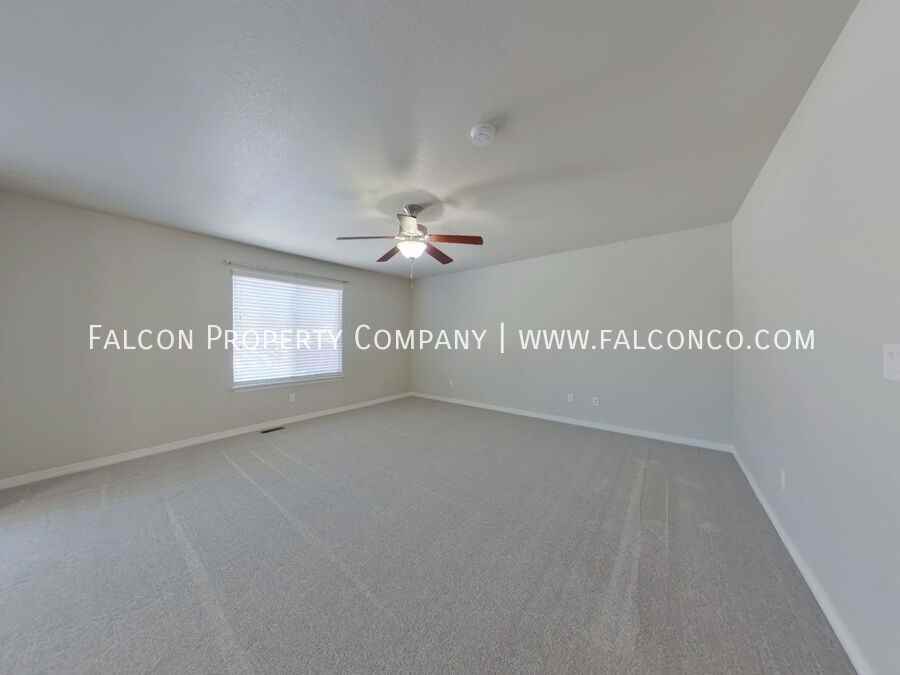 12004 Eagle Crest Ct - Photo 4 of 25