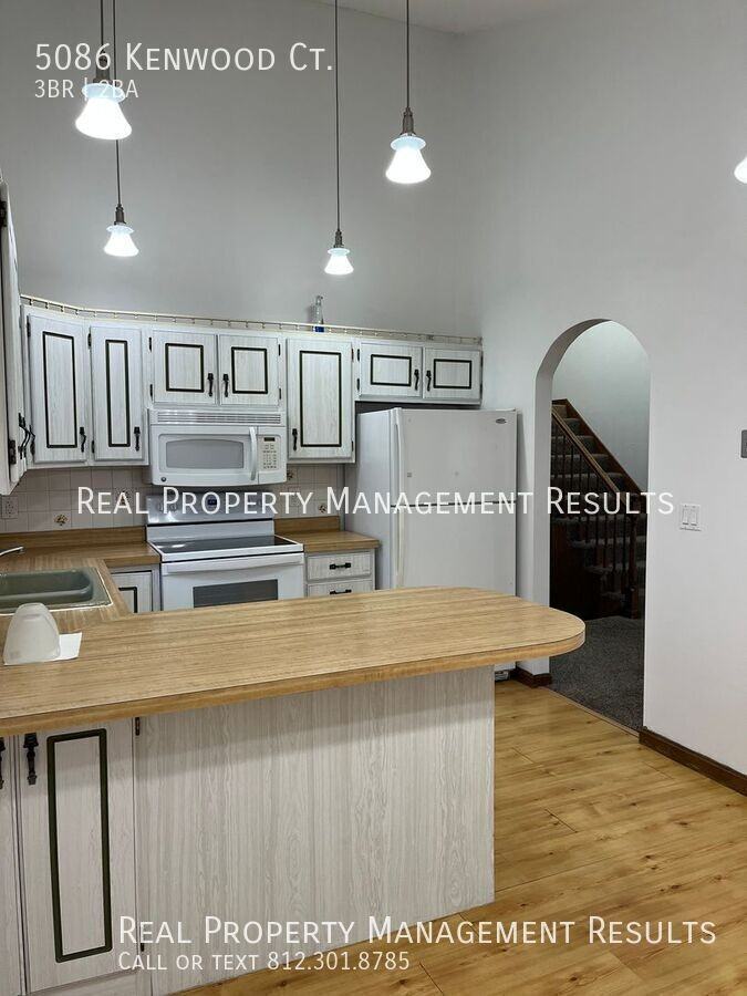 5086 Kenwood Ct - Photo 4 of 21