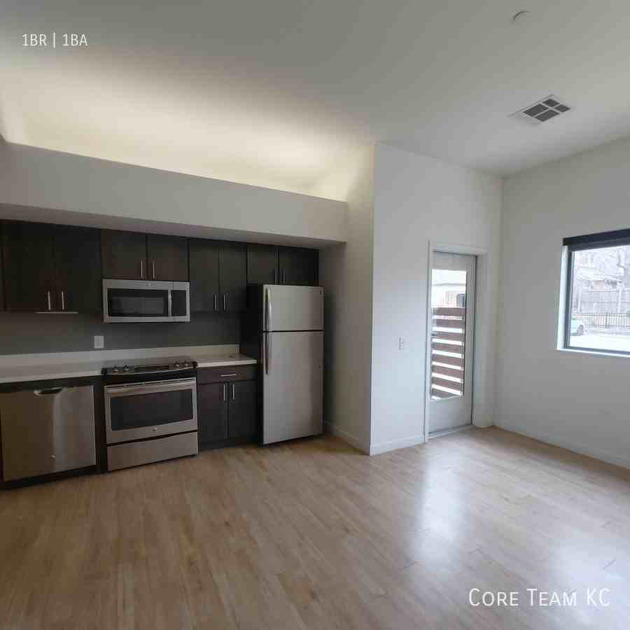 662 E 63rd St #105