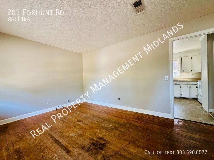 201 Foxhunt Rd - Photo 3 of 10