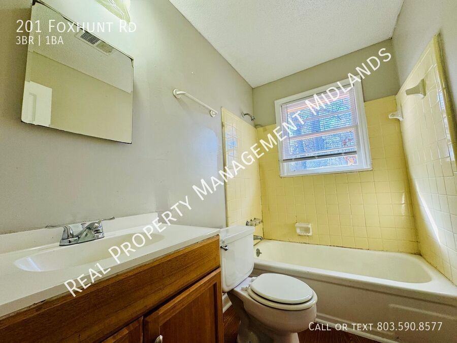 201 Foxhunt Rd - Photo 7 of 10