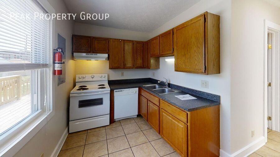 1372 Indianola Ave - Photo 2 of 5