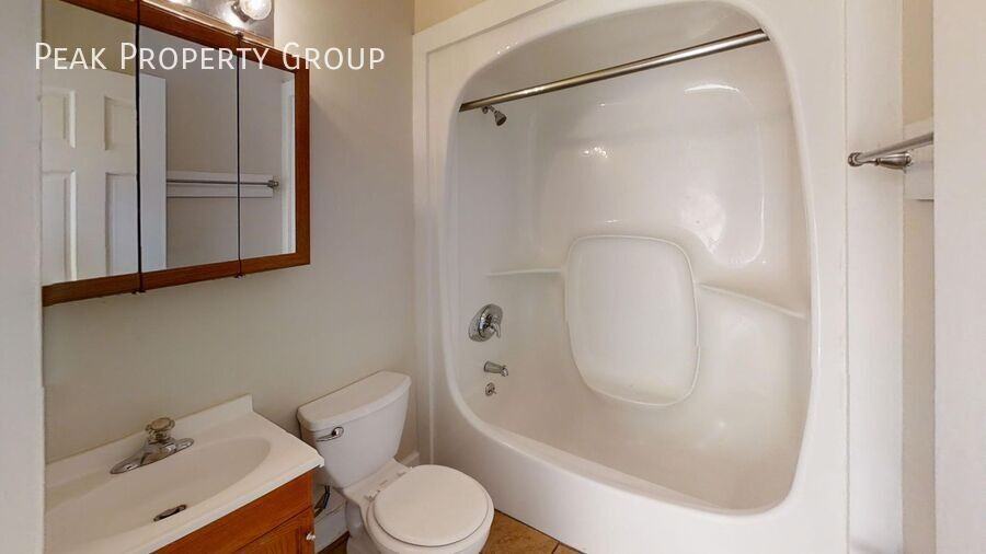 1372 Indianola Ave - Photo 4 of 5