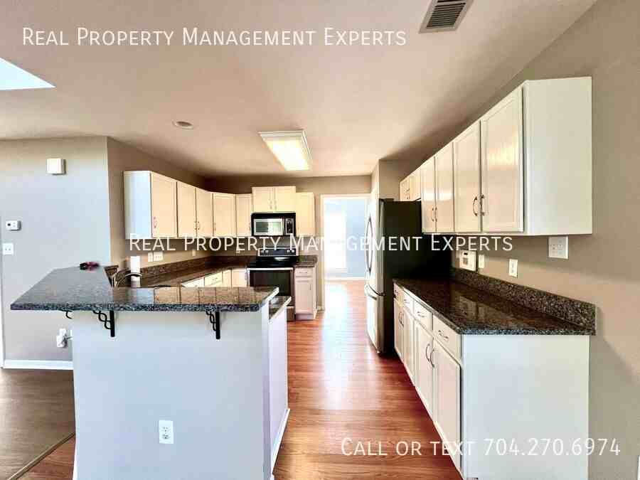 9902 Redbud Tree Ct - Photo 3 of 37