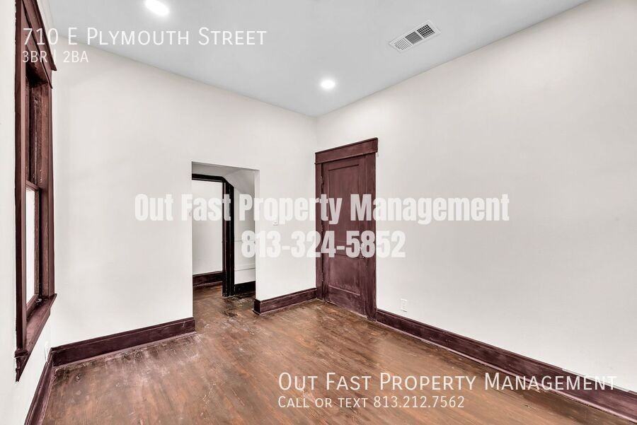 710 E Plymouth St - Photo 4 of 30