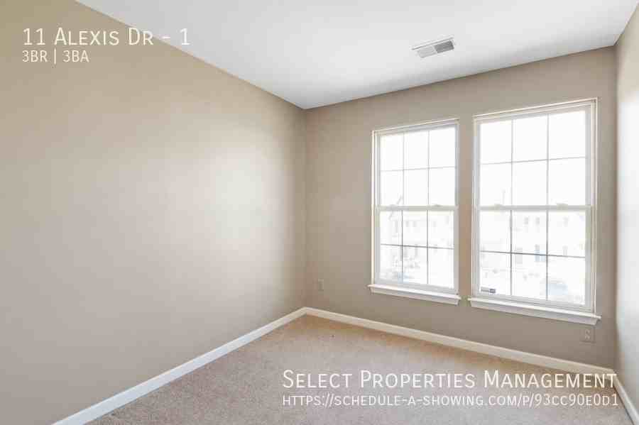 11 Alexis Dr #1 - Photo 7 of 14