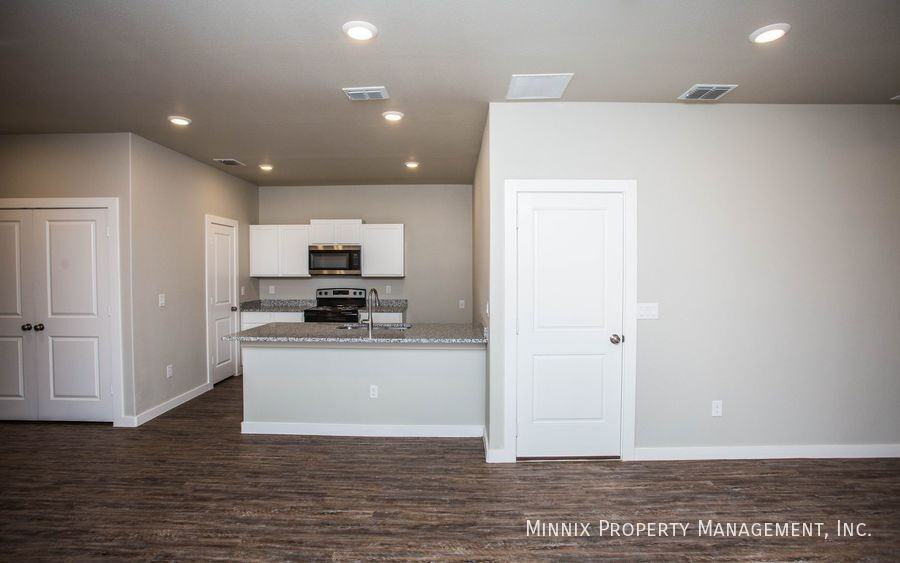 407 E 21st St #A - Photo 4 of 30