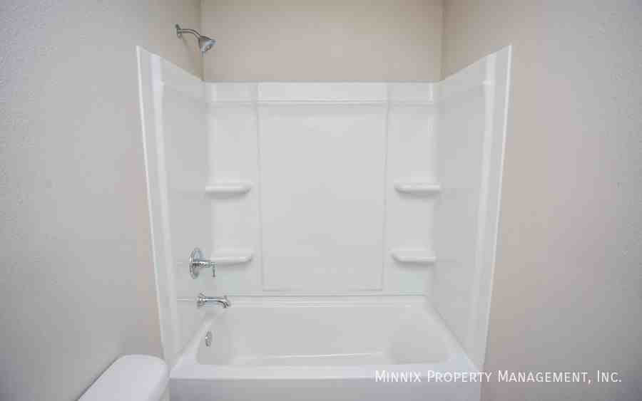 407 E 21st St #A - Photo 5 of 30