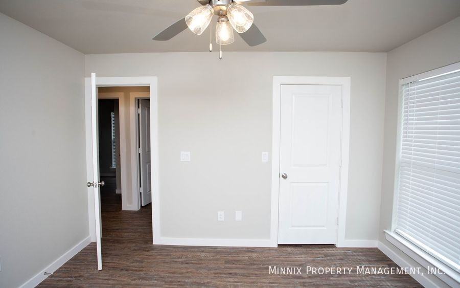 407 E 21st St #A - Photo 6 of 30