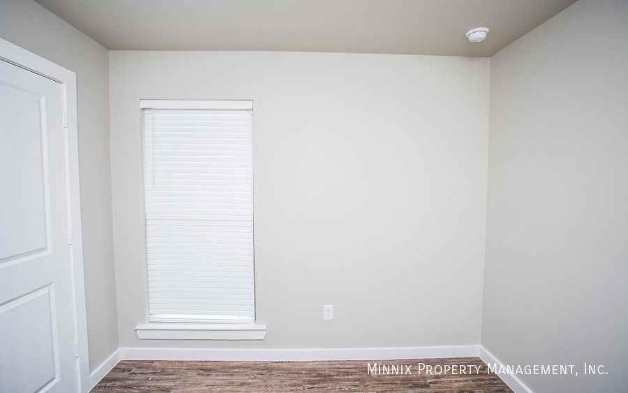 407 E 21st St #A - Photo 7 of 30