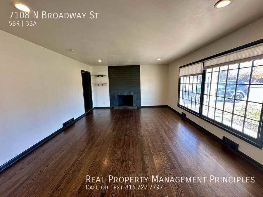 7108 N Broadway St - Photo 2 of 38