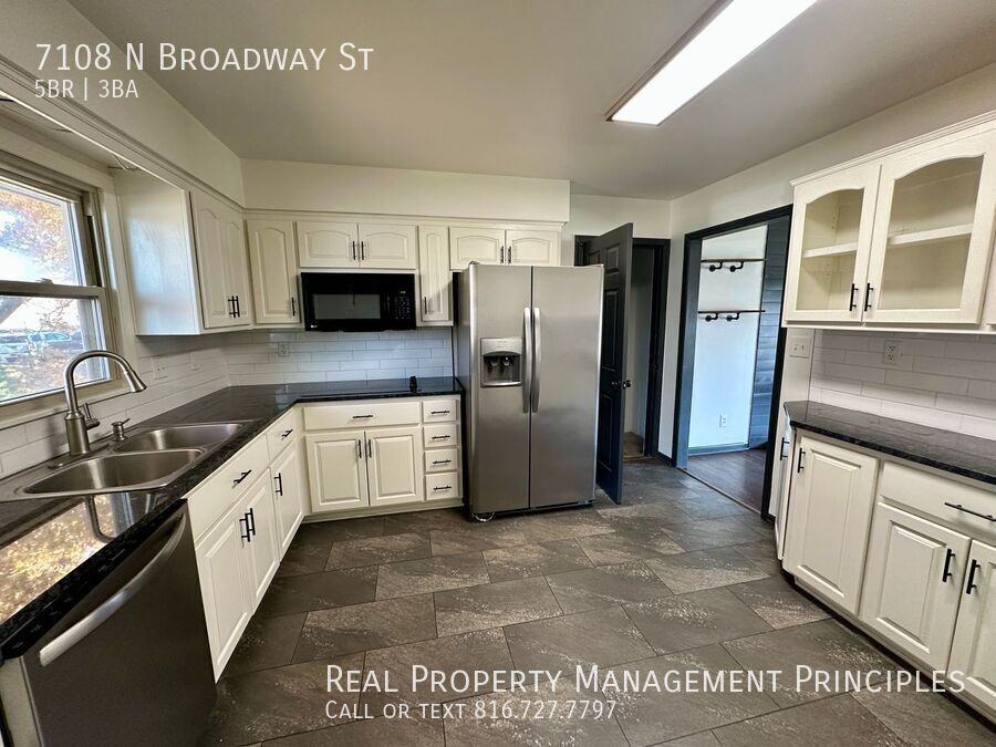 7108 N Broadway St - Photo 5 of 38