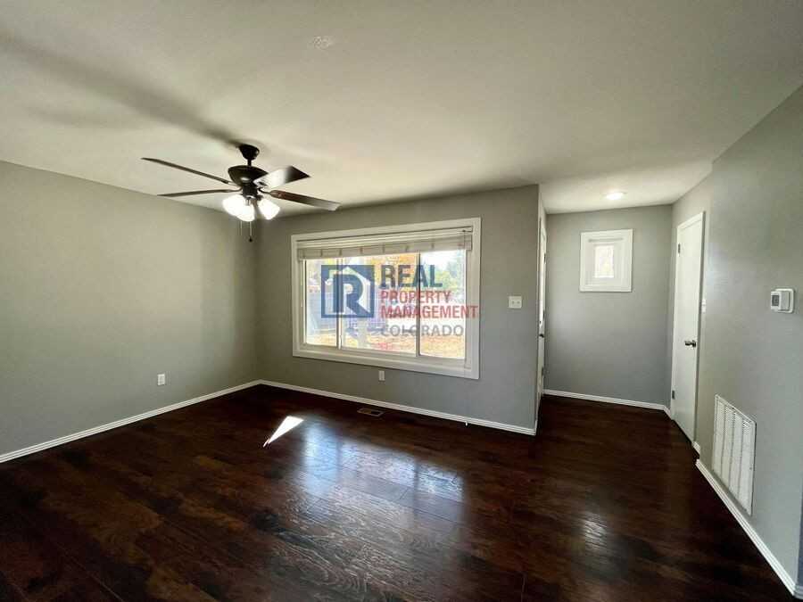 416 Pecos Dr - Photo 3 of 20