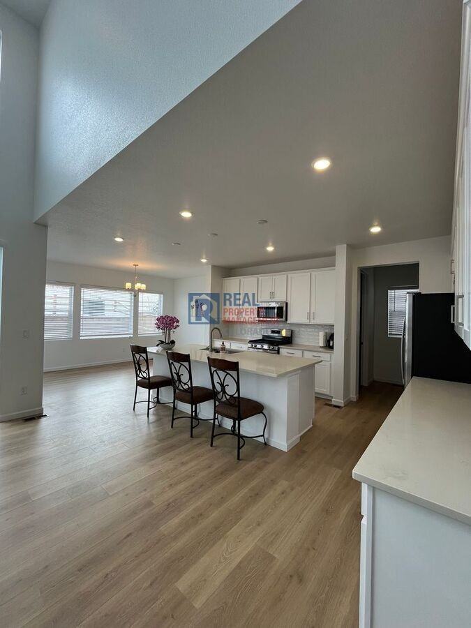 16488 W 92nd Pl - Photo 3 of 31