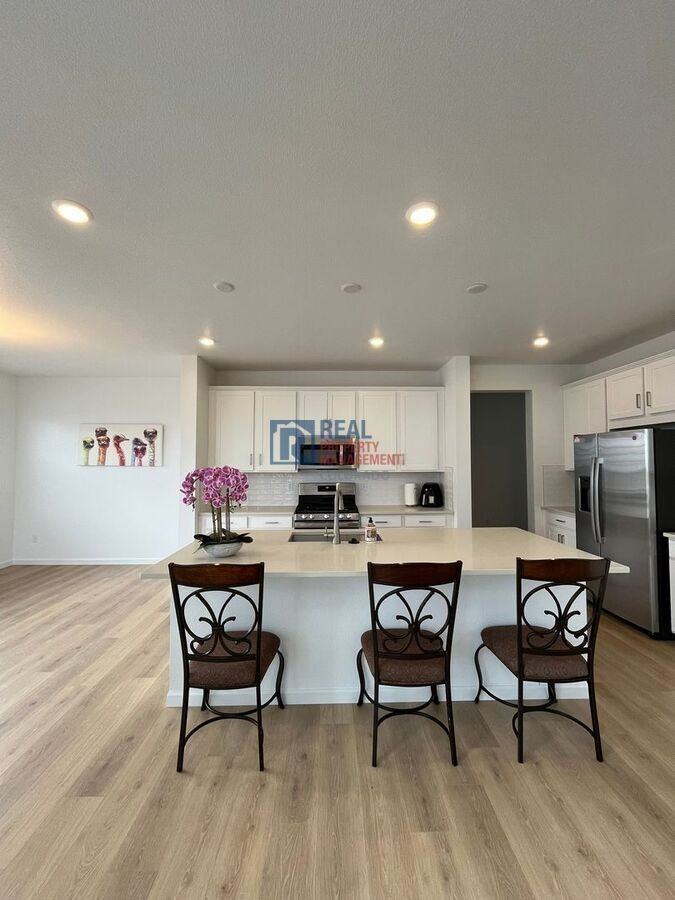 16488 W 92nd Pl - Photo 4 of 31