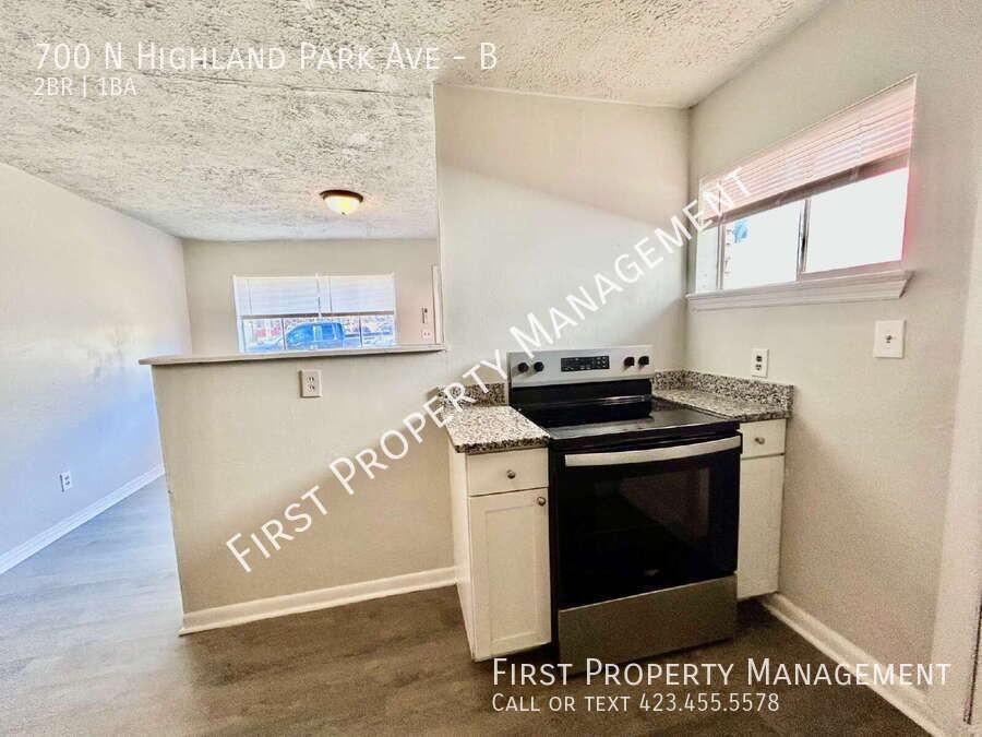 700 N Highland Park Ave #B - Photo 6 of 12