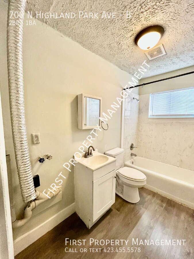 700 N Highland Park Ave #B - Photo 7 of 12