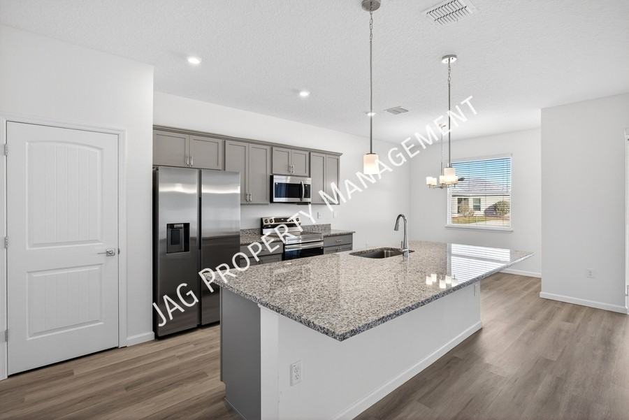 813 Clifton Rd Se - Photo 2 of 33