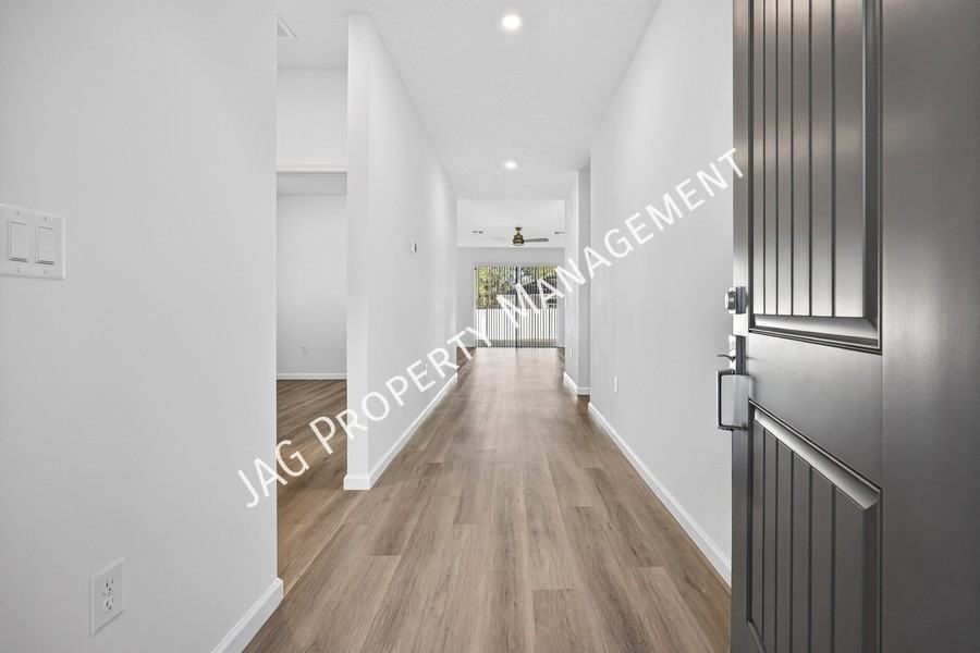 813 Clifton Rd Se - Photo 4 of 33