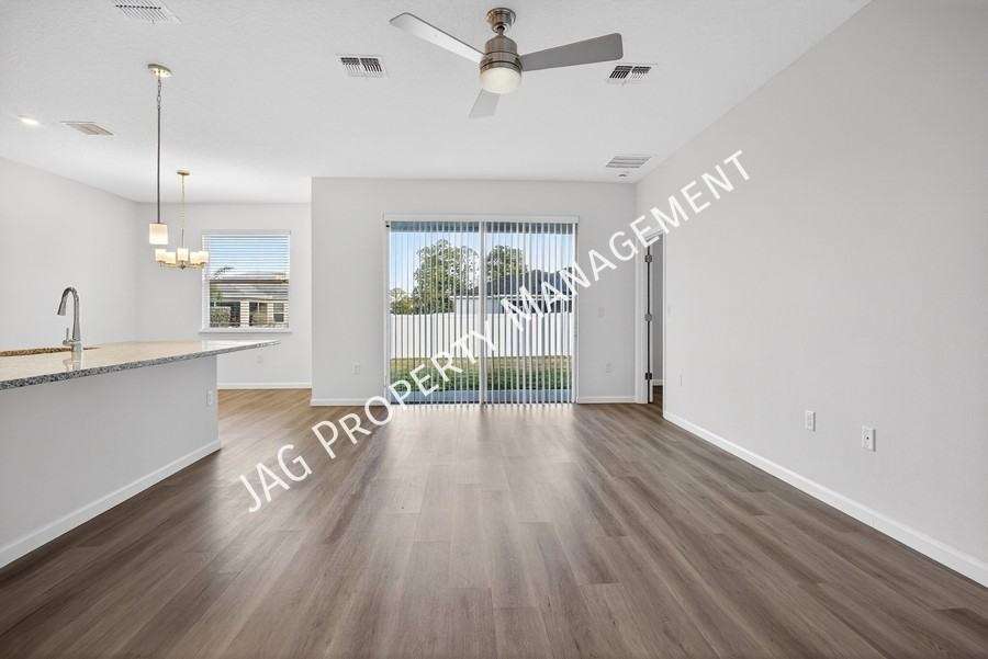 813 Clifton Rd Se - Photo 7 of 33