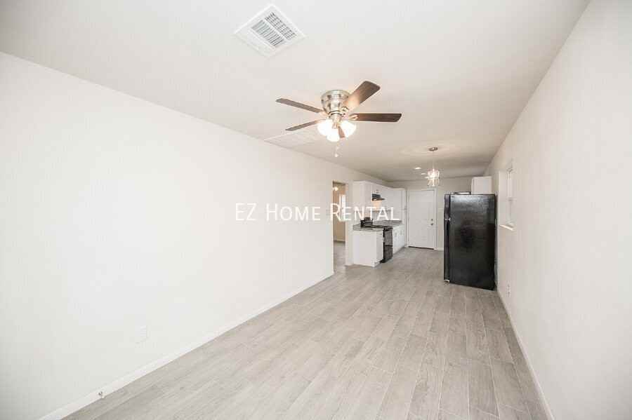 5040 Mallow St #B - Photo 3 of 12