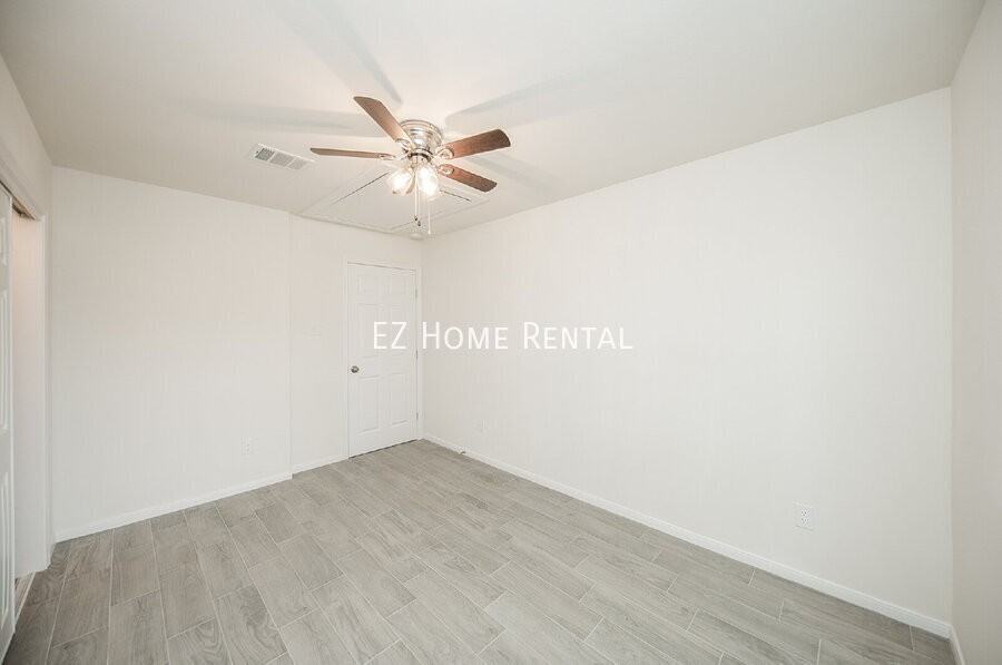 5040 Mallow St #B - Photo 7 of 12