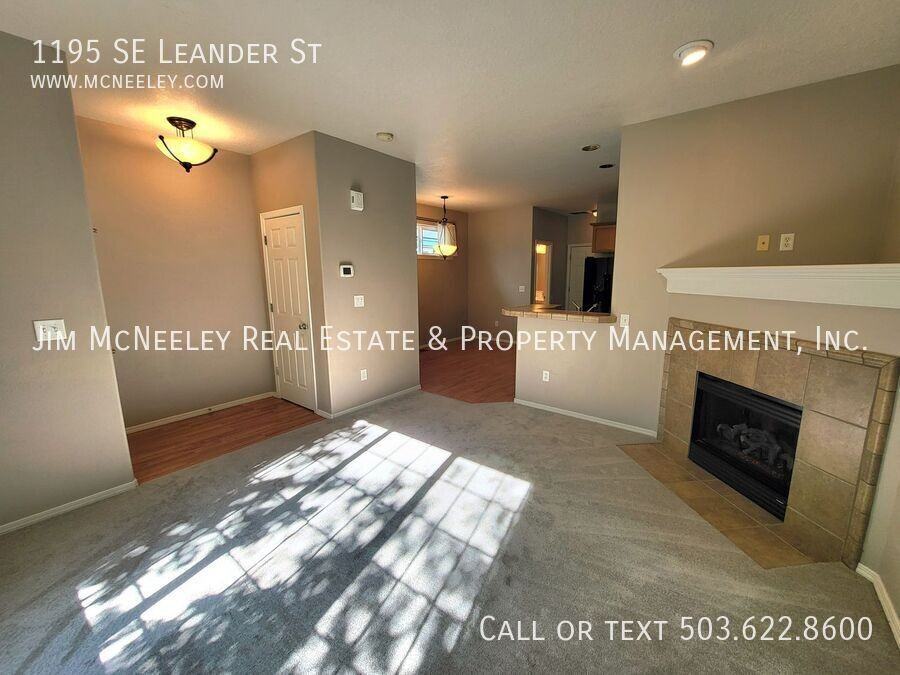 1195 Se Leander St - Photo 3 of 20