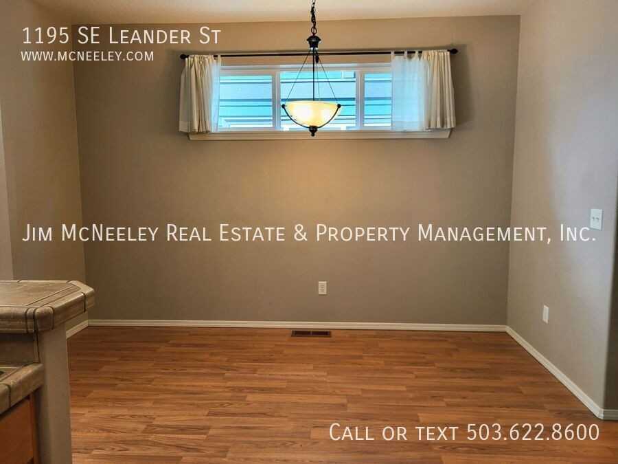 1195 Se Leander St - Photo 4 of 20