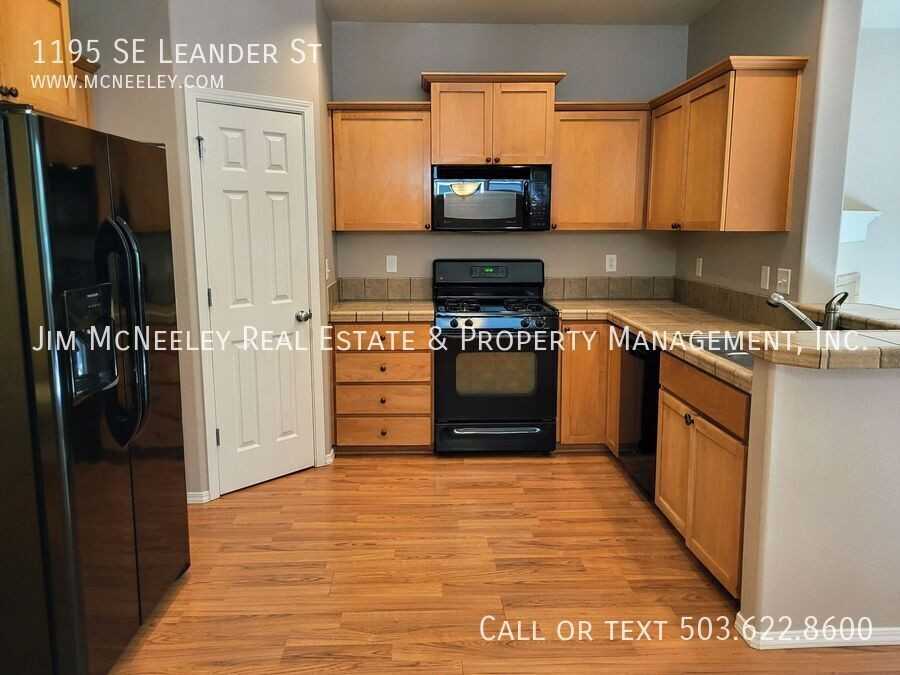 1195 Se Leander St - Photo 6 of 20