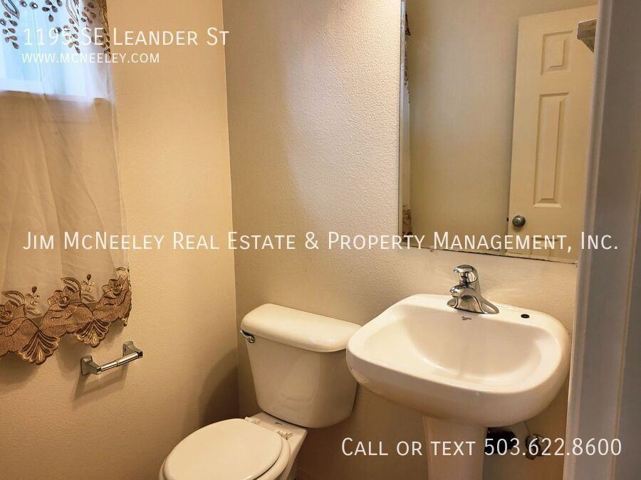 1195 Se Leander St - Photo 7 of 20