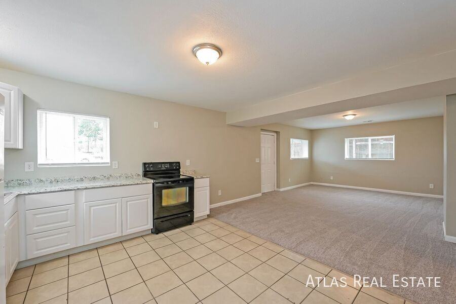 4650 Vine St #B - Photo 5 of 19