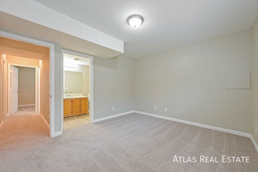 4650 Vine St #B - Photo 7 of 19