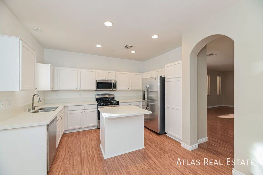 4009 Bella Palermo Way - Photo 5 of 39