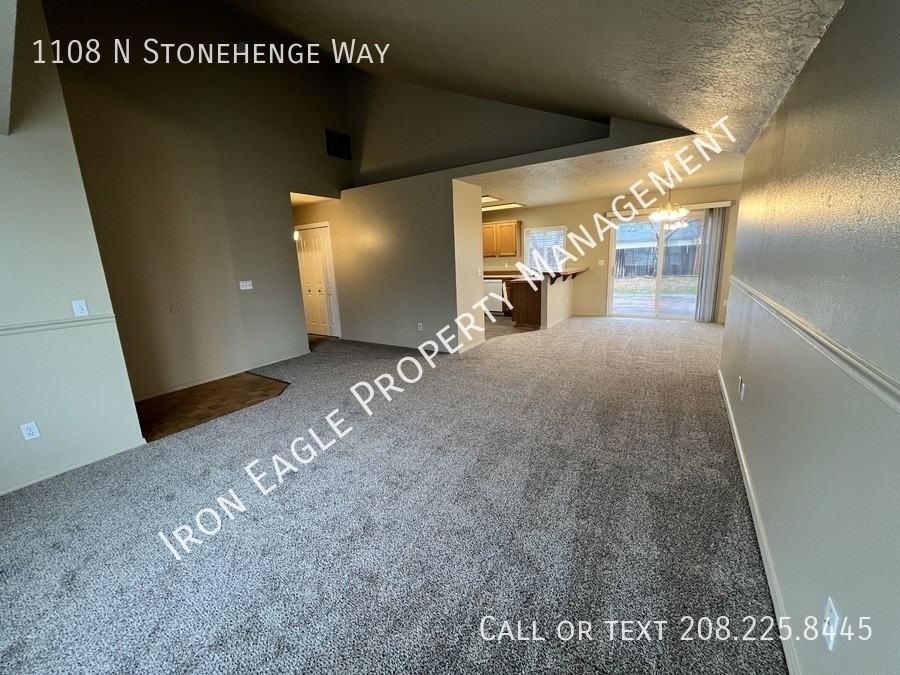 1108 N Stonehenge Way - Photo 4 of 15