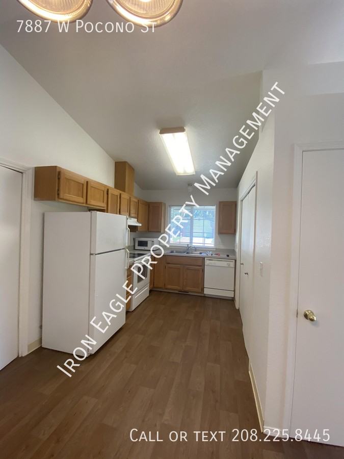 7887 W Pocono St - Photo 2 of 10