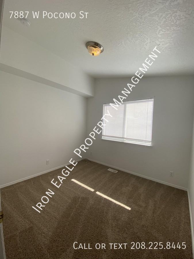 7887 W Pocono St - Photo 6 of 10