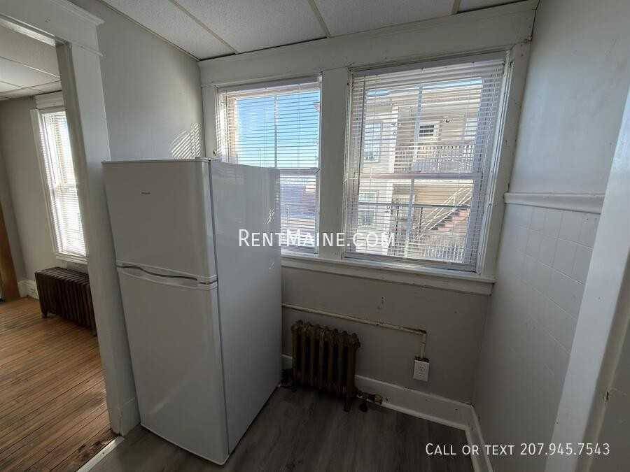 9 Catell St #5 - Photo 4 of 7