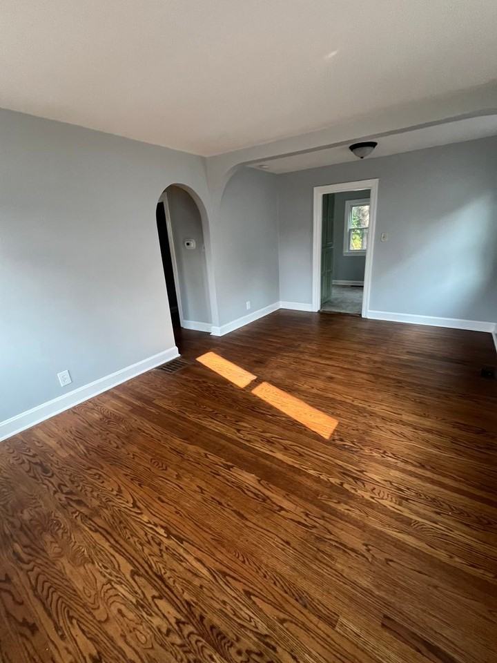 1017 Carlisle Ave - Photo 6 of 9