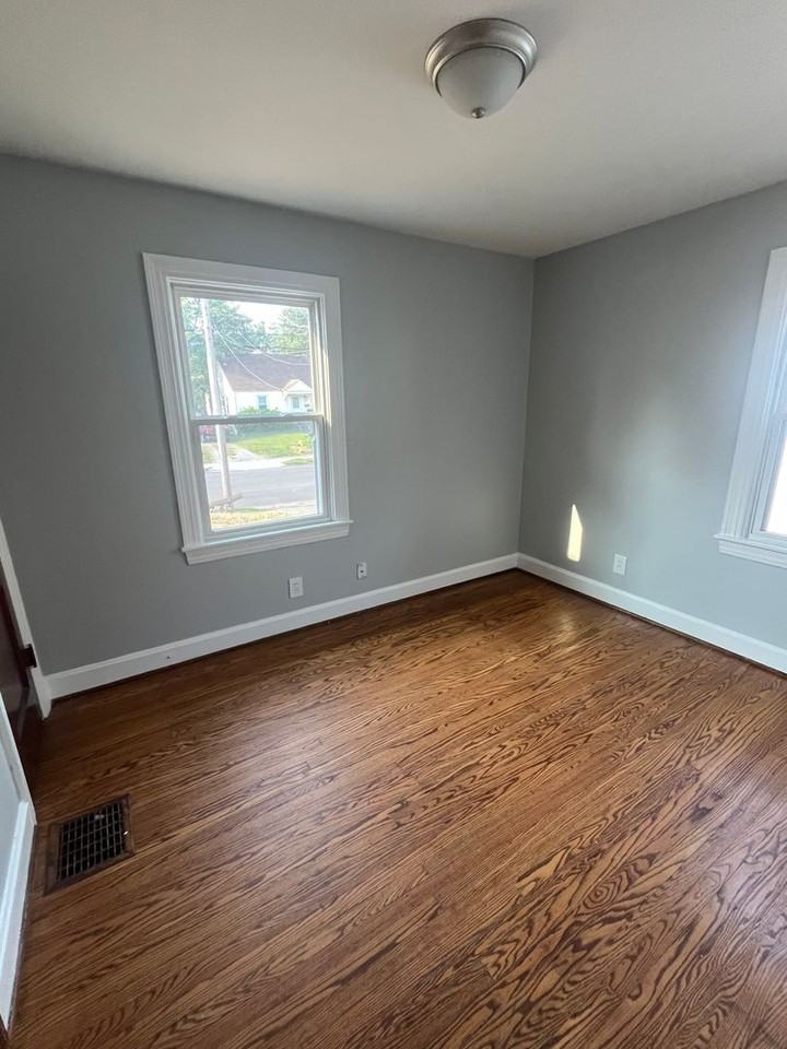 1017 Carlisle Ave - Photo 7 of 9