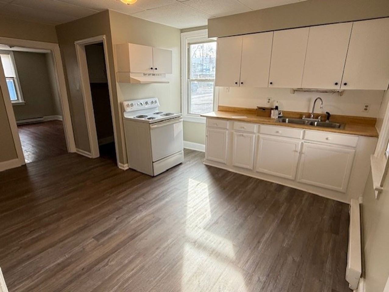 2 Noble Ave - Photo 3 of 21