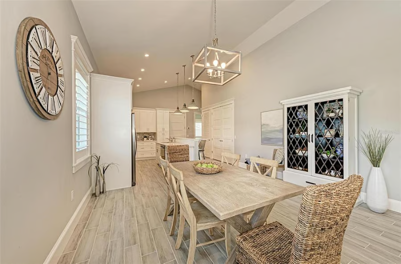 701 21st St W - Photo 3 of 11