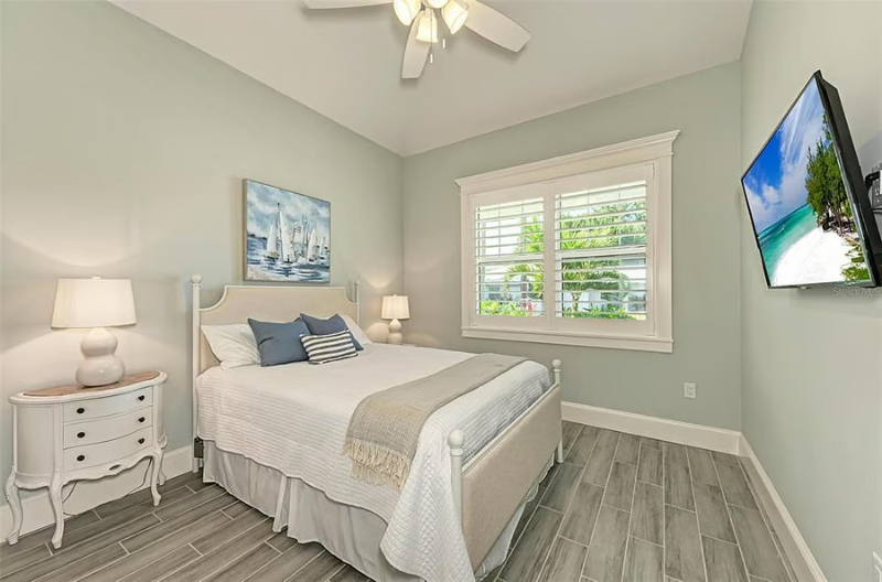 701 21st St W - Photo 7 of 11