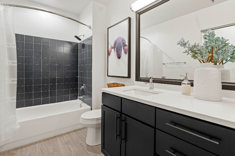 1443 S State St - Photo 5 of 7