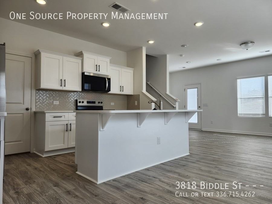 3818 Biddle St - - Photo 4 of 15