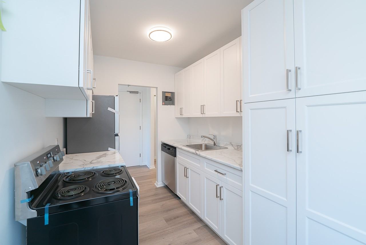 303 Stradbrook - Photo 3 of 23