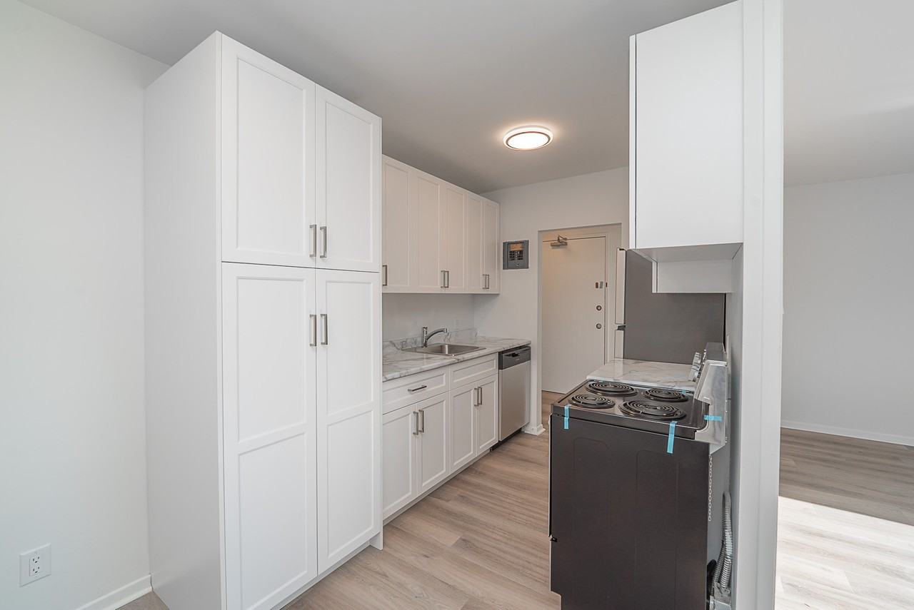 303 Stradbrook - Photo 5 of 23